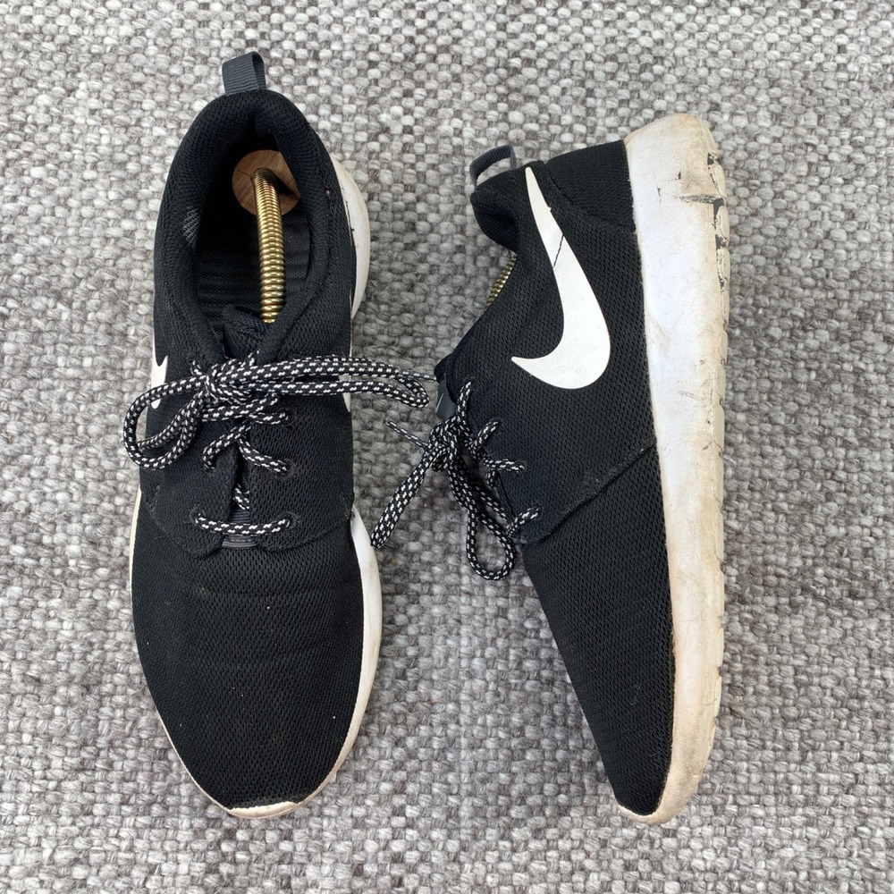 Nike Roshe One Sneakers Women Size 9 Black White Mesh Running Shoes 511882-096